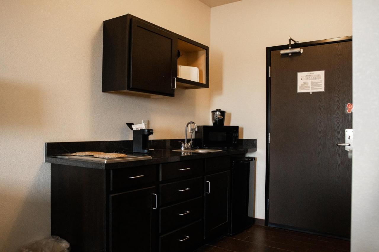 Black Gold Suites Stanley エクステリア 写真