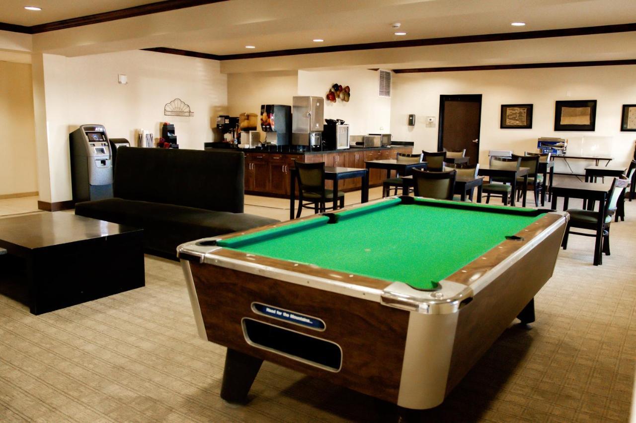 Black Gold Suites Stanley エクステリア 写真