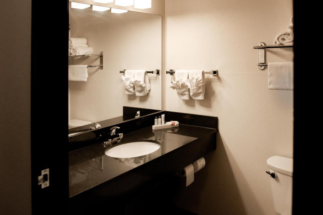 Black Gold Suites Stanley エクステリア 写真